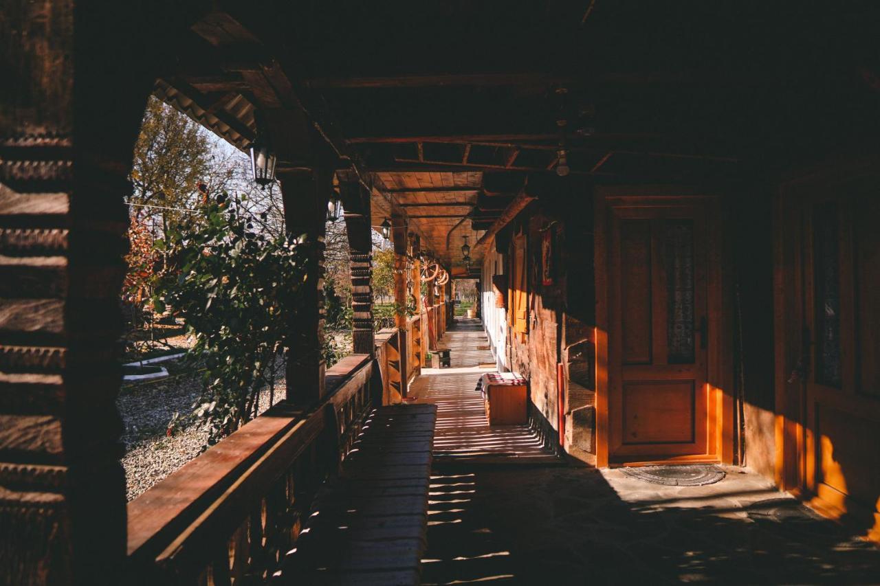 Hotel La Romaneasa à Săpînţa Extérieur photo